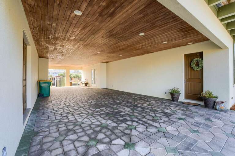 Vacation Rental Covered Entrance Driveway