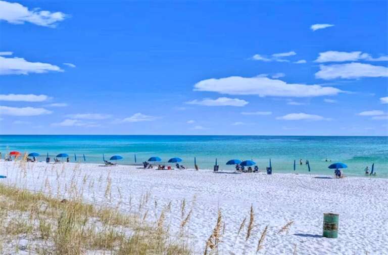 5 Minutes walk to the beach!