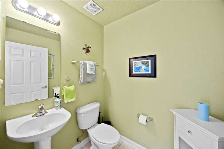 🚻 Convenient half bath