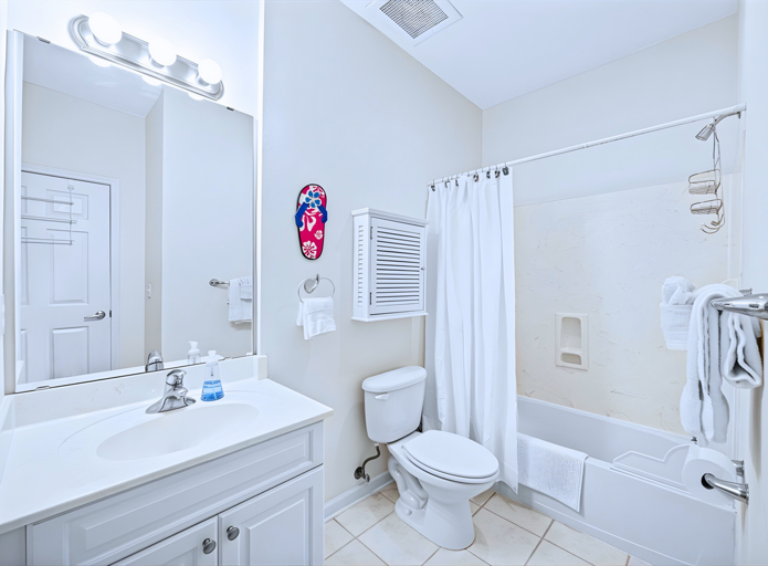 🛁 Ensuite bathrooms for both bedrooms