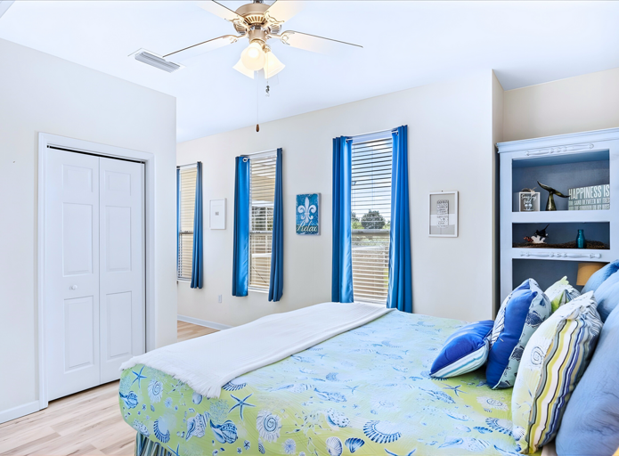 🛏️ King bedroom with custom headboard & ensuite bath