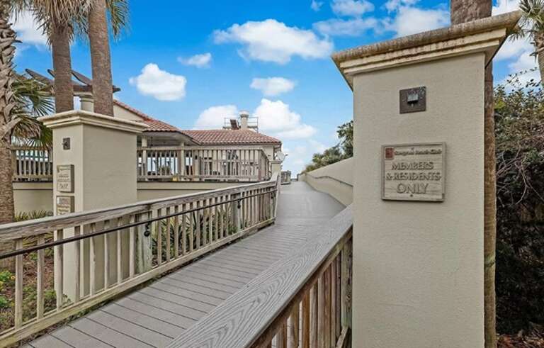 Belle Vue - Modern condo near beach w/ golf views