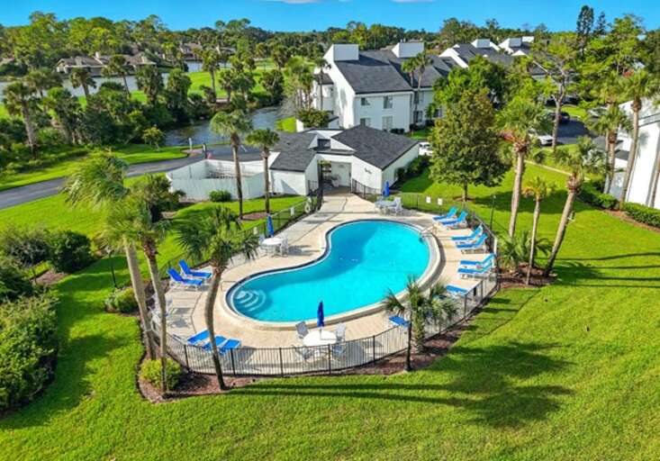 Fairway Breeze - Coastal retreat w/ pool access
