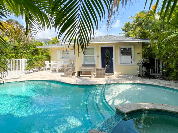 Lazy Days Beautiful 3 Bedroom House for Rent in Lido Key, FL