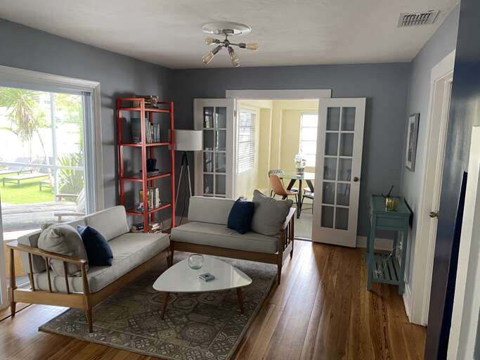 Ringling Cottage Beautiful 2 Bedroom House in Lido Key, FL for 4 Guests