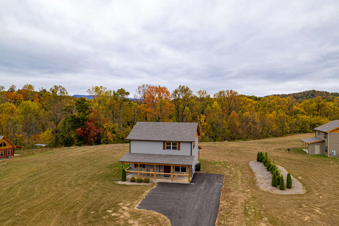 Sweet Mountain Memories 3 Bedroom Vacation in Cosby TN