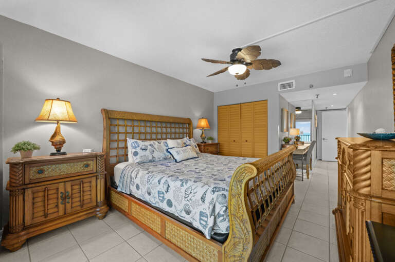 17-web-or-mls-13720 Gulf Blvd # 605-17.jpg