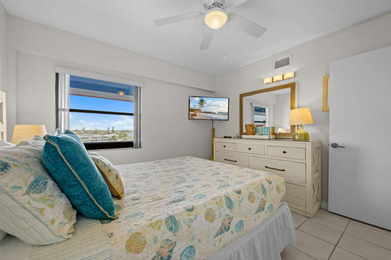 25-web-or-mls-13720 Gulf Blvd # 605-25.jpg
