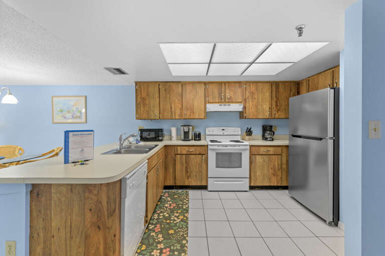 11-web-or-mls-14001 Gulf Blvd # 303-11.jpg