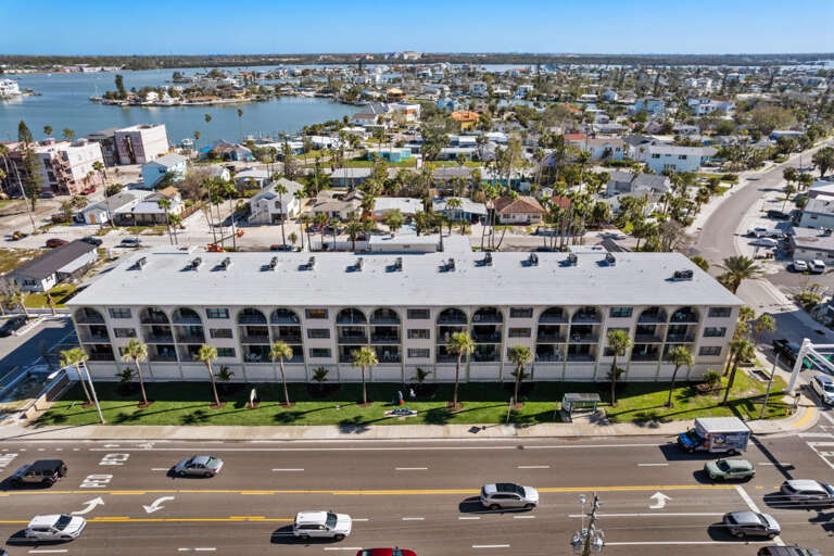 32-web-or-mls-14001 Gulf Blvd # 303-14-2.jpg