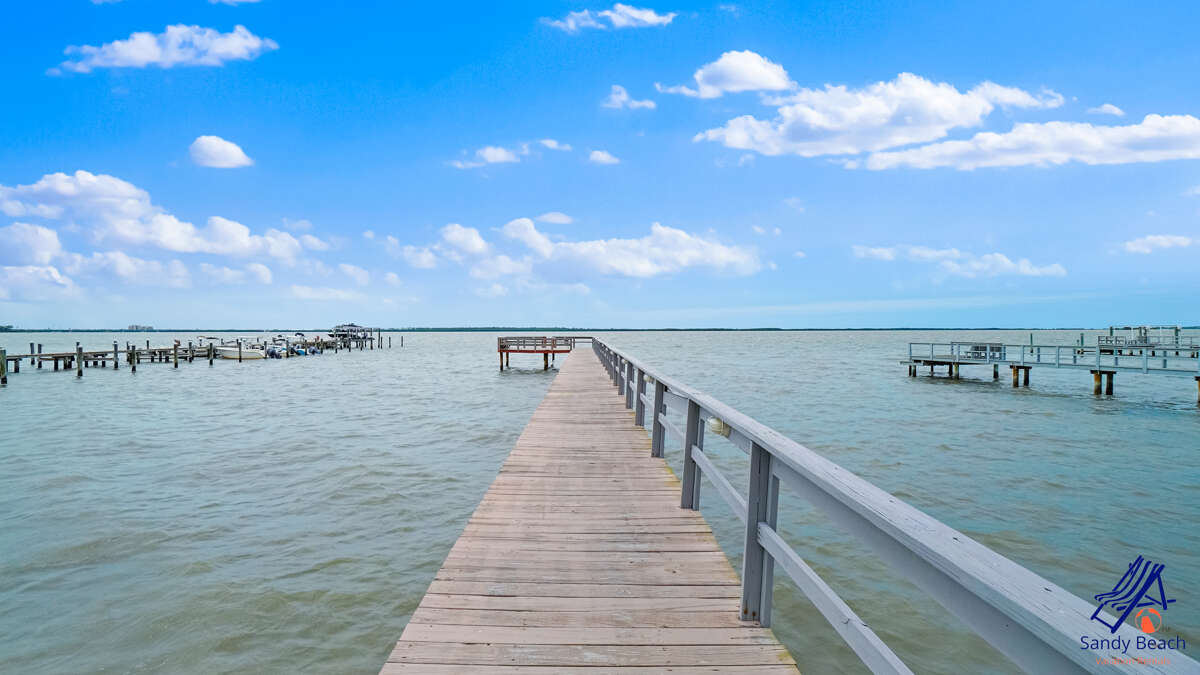 Beso Del Sol 409 Dunedin, FL Vacation Rental with 100 Bedrooms