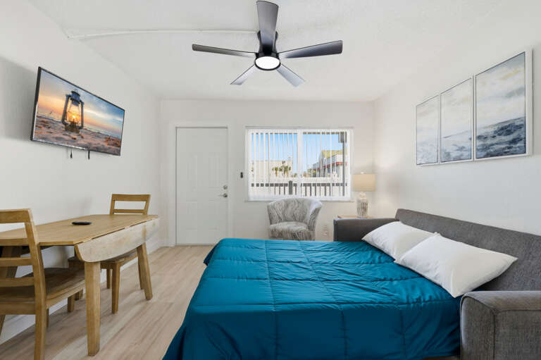 20-web-or-mls-14251 Gulf Blvd #5-6.jpg