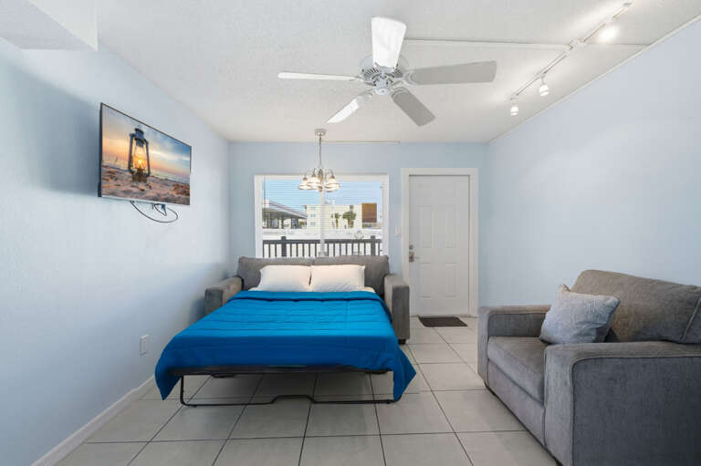 32-web-or-mls-14251 Gulf Blvd #6-4.jpg