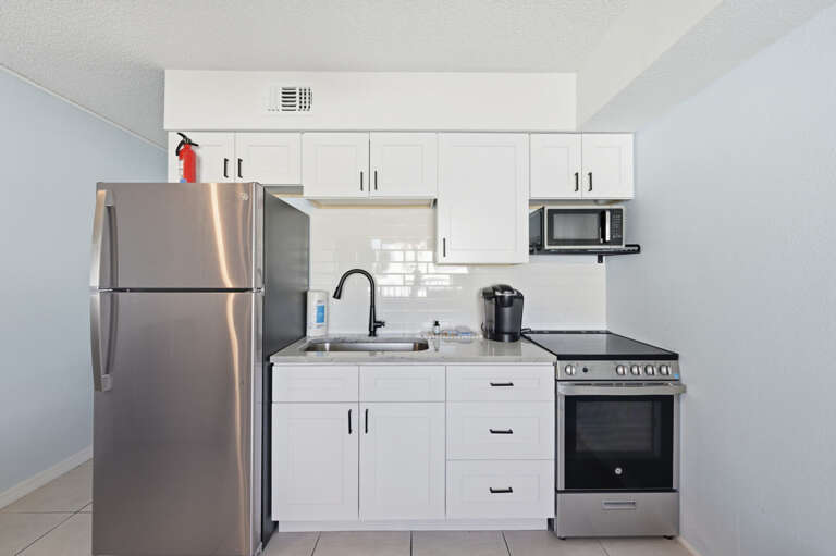 33-web-or-mls-14251 Gulf Blvd #6-6.jpg