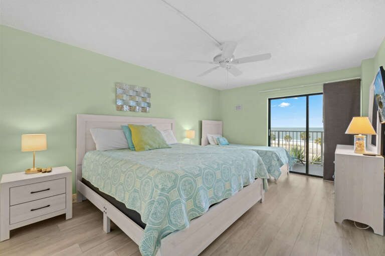 23-web-or-mls-14401 Gulf Blvd Apt #306-26.jpg