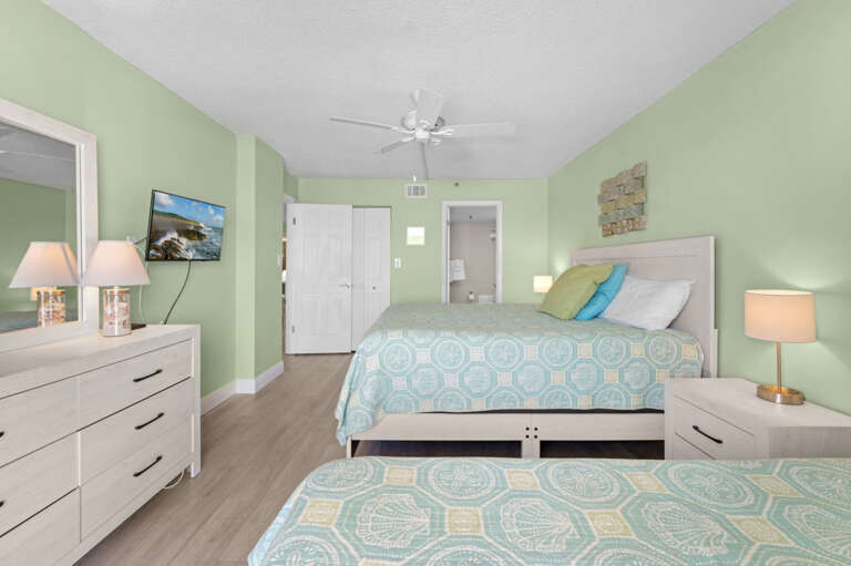 27-web-or-mls-14401 Gulf Blvd Apt #306-31.jpg