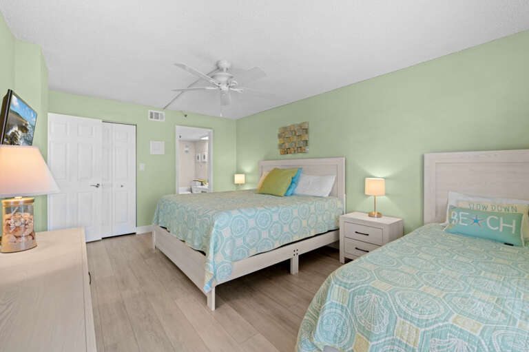 26-web-or-mls-14401 Gulf Blvd Apt #306-30.jpg