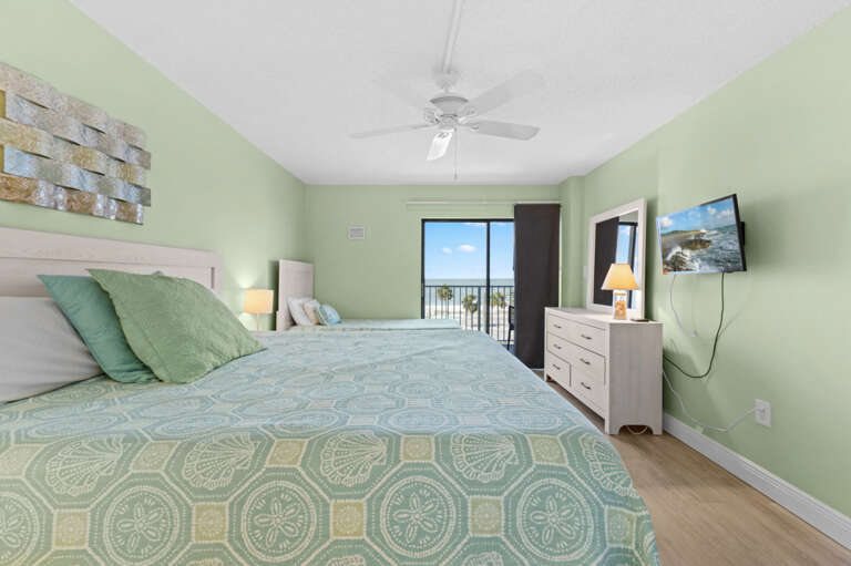 22-web-or-mls-14401 Gulf Blvd Apt #306-27.jpg