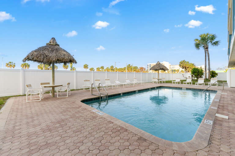 4-web-or-mls-14401 Gulf Blvd Apt #306-5.jpg