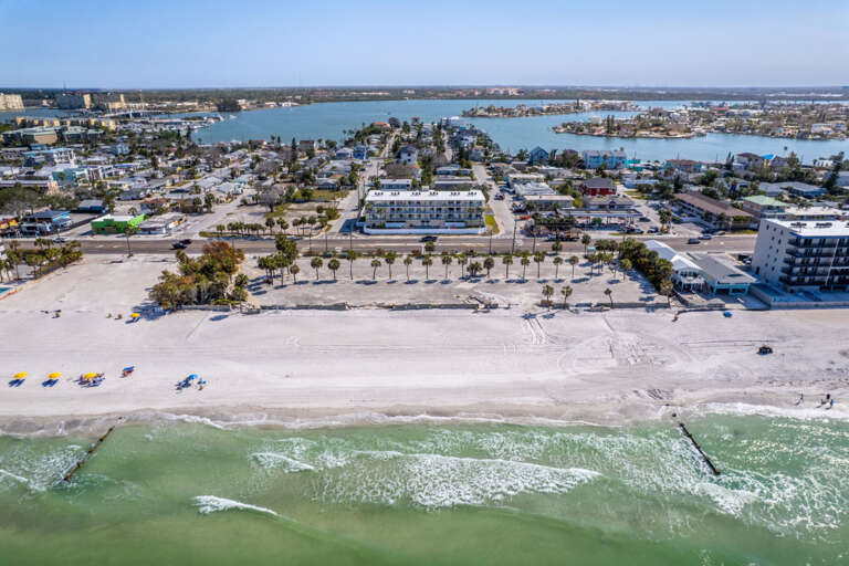 37-web-or-mls-14401 Gulf Blvd Apt #306-43.jpg