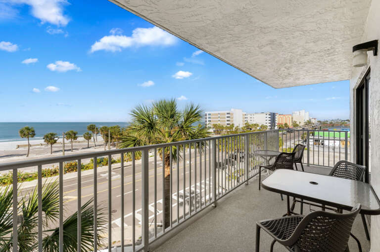 13-web-or-mls-14401 Gulf Blvd Apt #306-17.jpg
