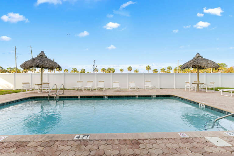 3-web-or-mls-14401 Gulf Blvd Apt #306-8.jpg