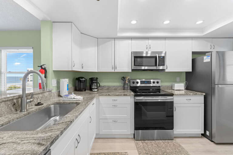 19-web-or-mls-14401 Gulf Blvd Apt #306-23.jpg