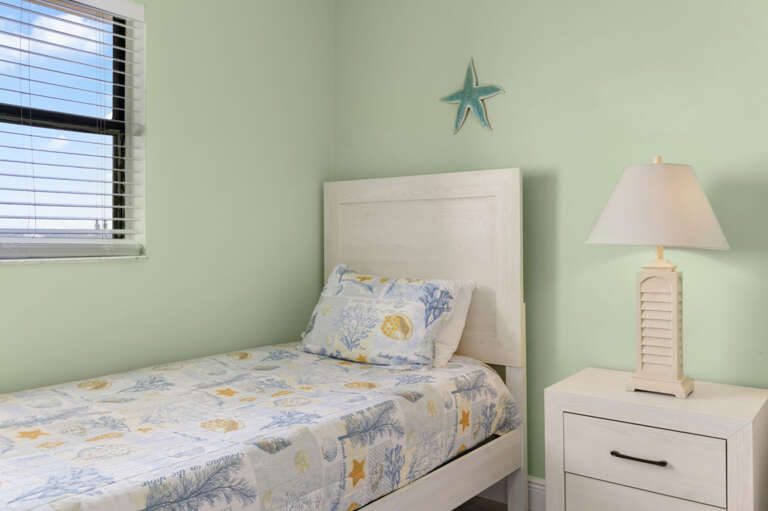 33-web-or-mls-14401 Gulf Blvd Apt #306-37.jpg