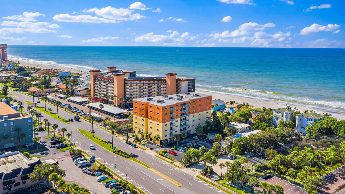 San Remo 207 Stunning 3 Bedroom Vacation Rental in Redington Shores