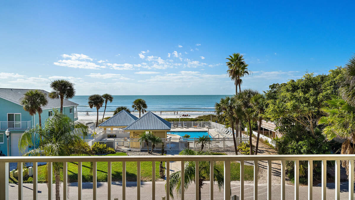 San Remo 207 Stunning 3 Bedroom Vacation Rental in Redington Shores