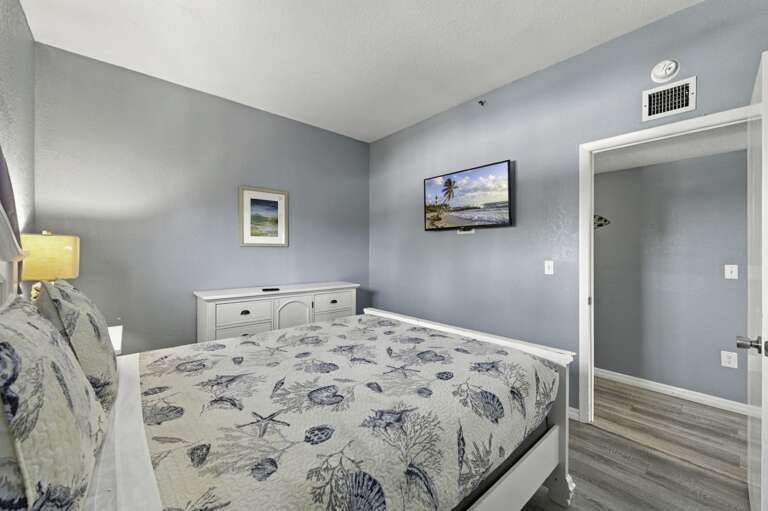 20-web-or-mls-18320 Gulf Blvd, Unit 207-14.jpg