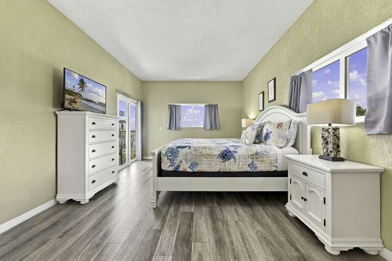 14-web-or-mls-18320 Gulf Blvd, Unit 207-10.jpg