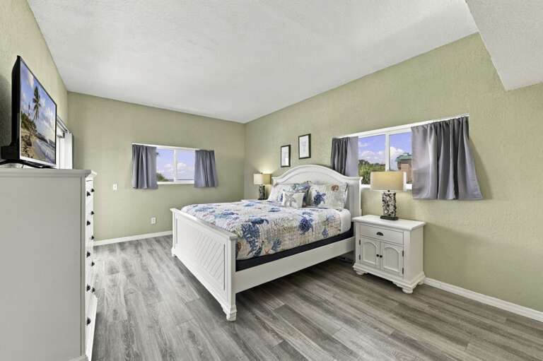 13-web-or-mls-18320 Gulf Blvd, Unit 207-9.jpg