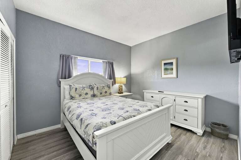 19-web-or-mls-18320 Gulf Blvd, Unit 207-21.jpg