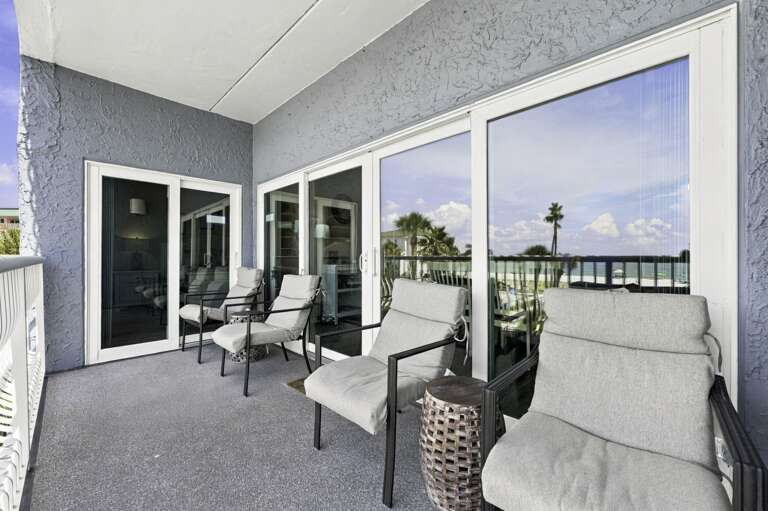 11-web-or-mls-18320 Gulf Blvd, Unit 207-18.jpg