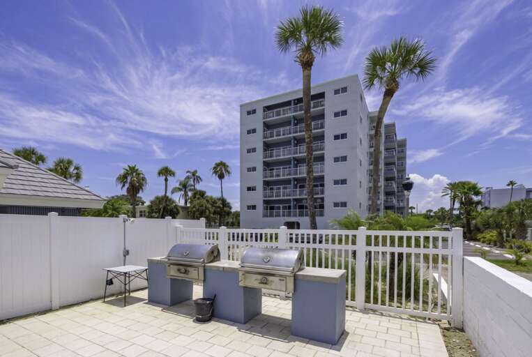 6-web-or-mls-18320 Gulf Blvd-9.jpg