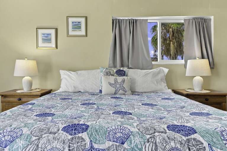 17-web-or-mls-18320 Gulf Blvd, Unit 307-10.jpg