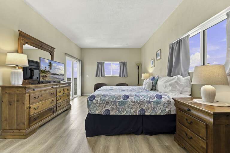14-web-or-mls-18320 Gulf Blvd, Unit 307-8.jpg