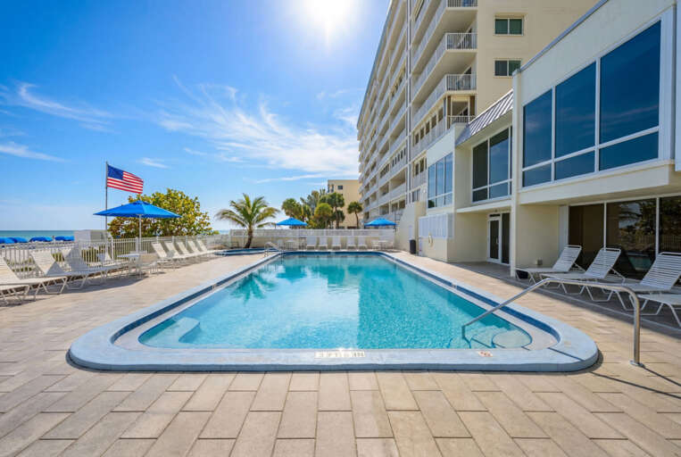 40-web-or-mls-20000 Gulf Boulevard #604 - Outdoor Area-1.jpg