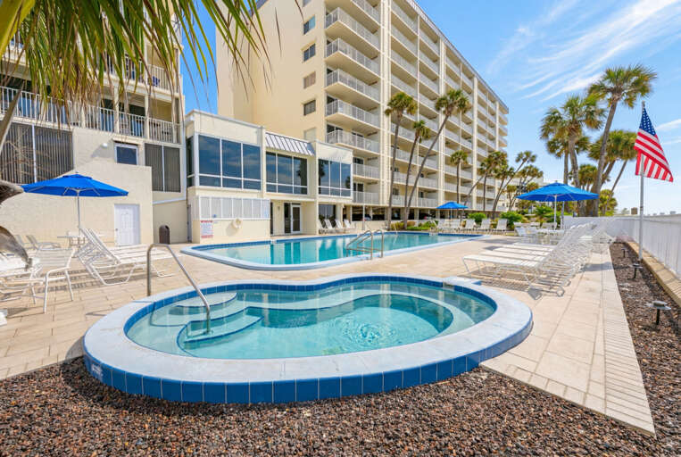 42-web-or-mls-20000 Gulf Boulevard #604 - Outdoor Area-3.jpg