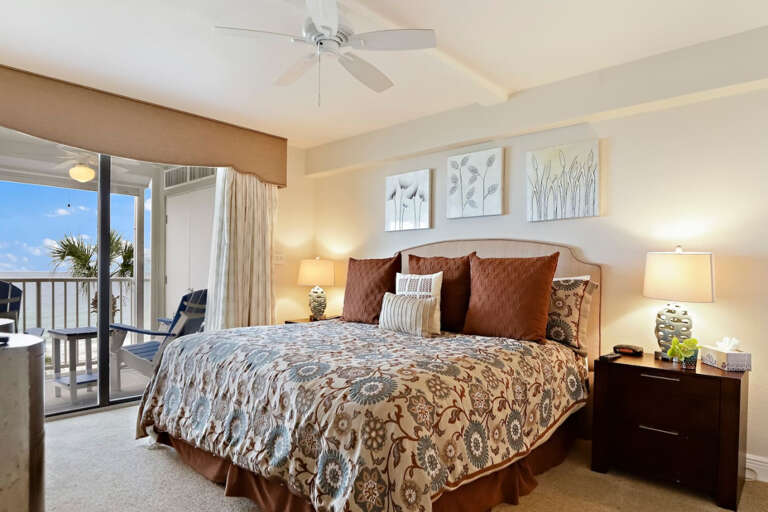 Master Bedroom with King Sized Bed Master Bedroom with King Sized Bed