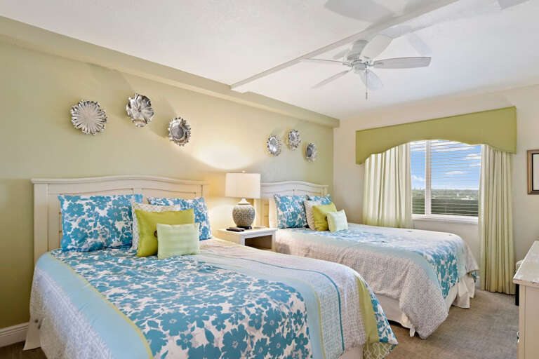 Guest Bedroom with 2 Queen Beds Guest Bedroom with 2 Queen Beds