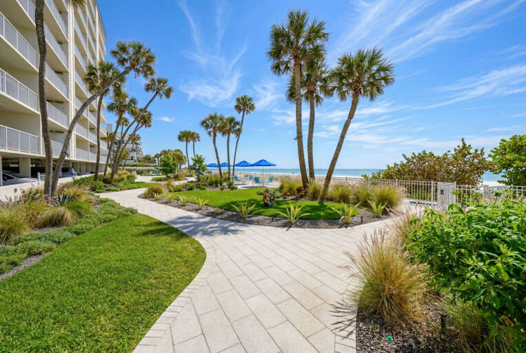 49-web-or-mls-20000 Gulf Boulevard #604 - Outdoor Area-9.jpg