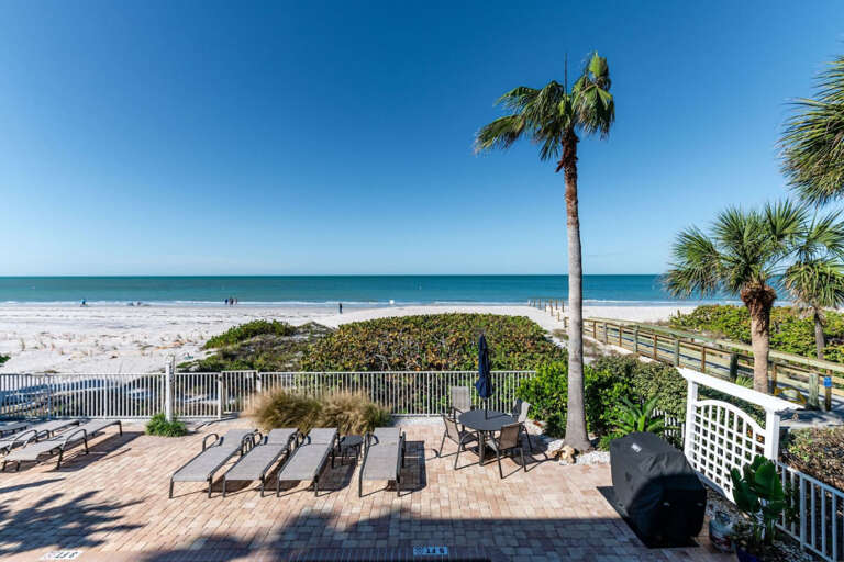 Pool/Beach View Pool/Beach View