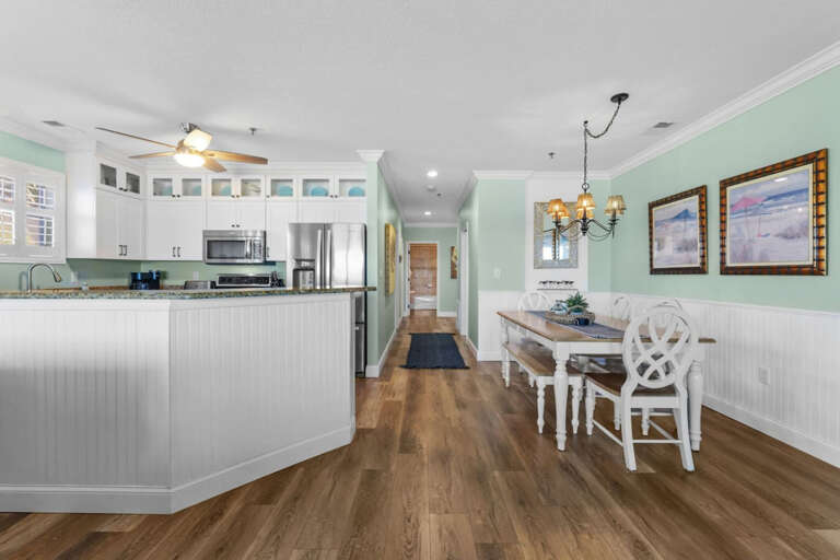 Kitchen/Dining Area Kitchen/Dining Area