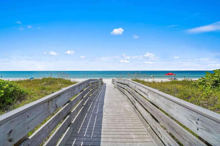 Boardwalk next to Sea Side