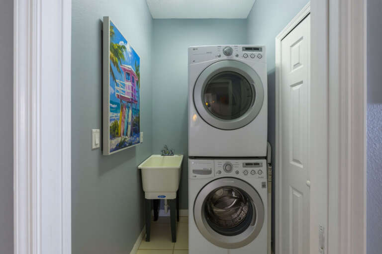 57-web-or-mls-2108 Beach Trail unit 202-4.jpg
