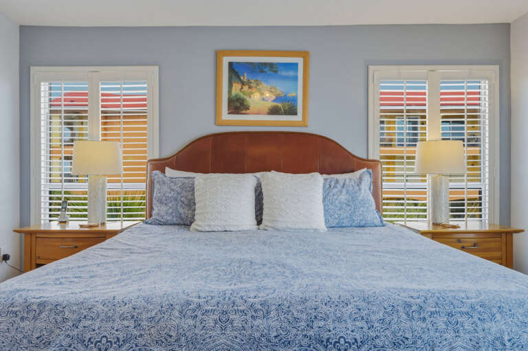 25-web-or-mls-2108 Beach Trail unit 202-31.jpg