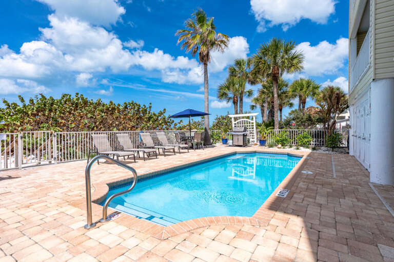 46-web-or-mls-2108 Beach Trail unit 202-13.jpg