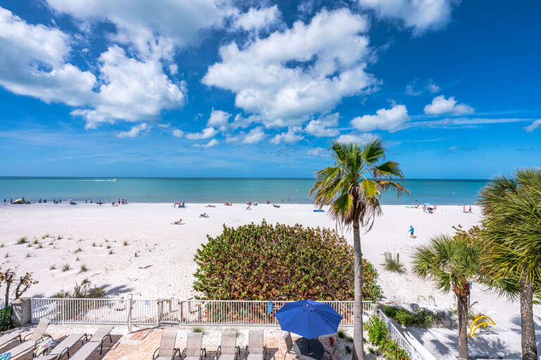 42-web-or-mls-2108 Beach Trail unit 202-12.jpg